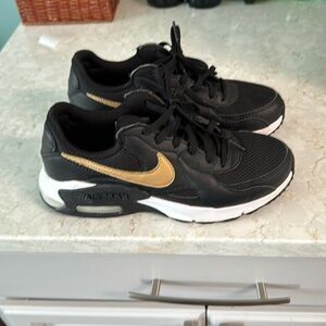 Women’s blk/gold air max